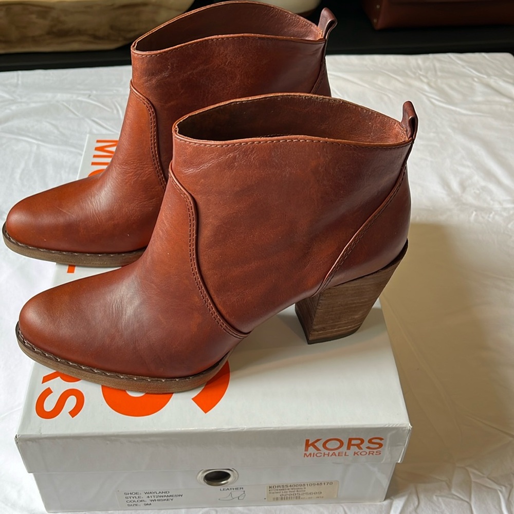 Michael Kors Wayland Leather Low Heel Booties- Whisky Brown- Size 9